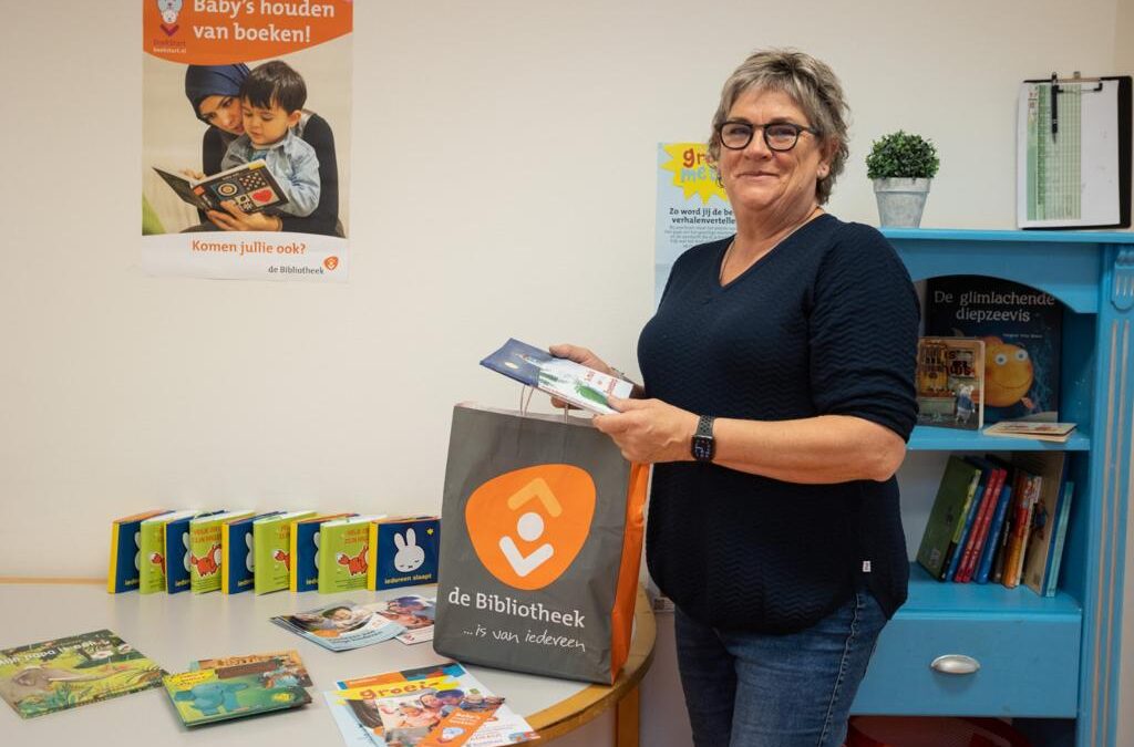 Kinderen Voedselbank maken kennis met bibliotheek Katwijk