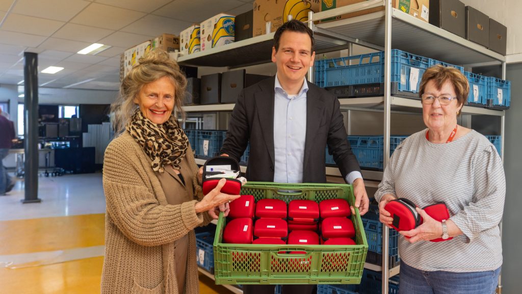 Van links naar rechts: Voorzitter Aafke van Rhijn, wethouder Gerard Mostert en coördinator Trien Schaap