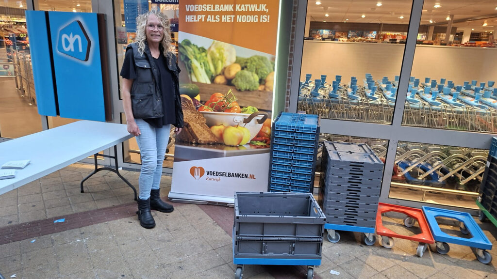 Vrijwilligers Alice en bij Albert Heijn in de Hoftuin